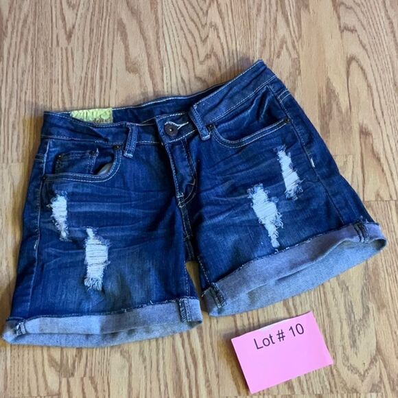 MACHINE BRAND distressed denim shorts in size small with roll up cuff - Picture 3 of 12